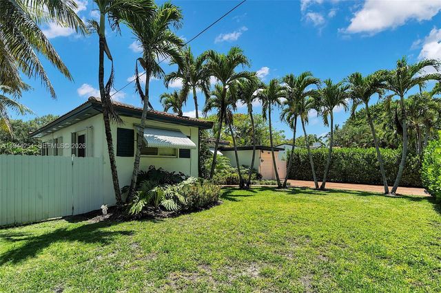 660 NE 121st St, Biscayne Park, FL 33161