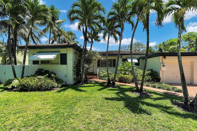 660 NE 121st St, Biscayne Park, FL 33161