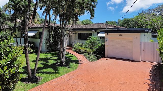 660 NE 121st St, Biscayne Park, FL 33161