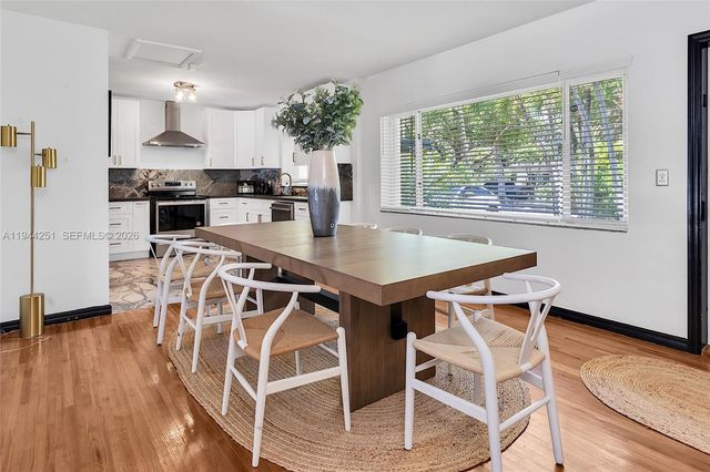 660 NE 121st St, Biscayne Park, FL 33161