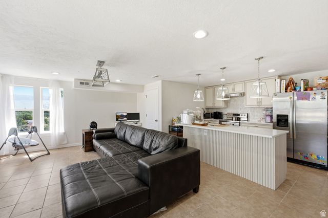 4691 E DECRESCENDO DR, Eagle Mountain, UT 84005