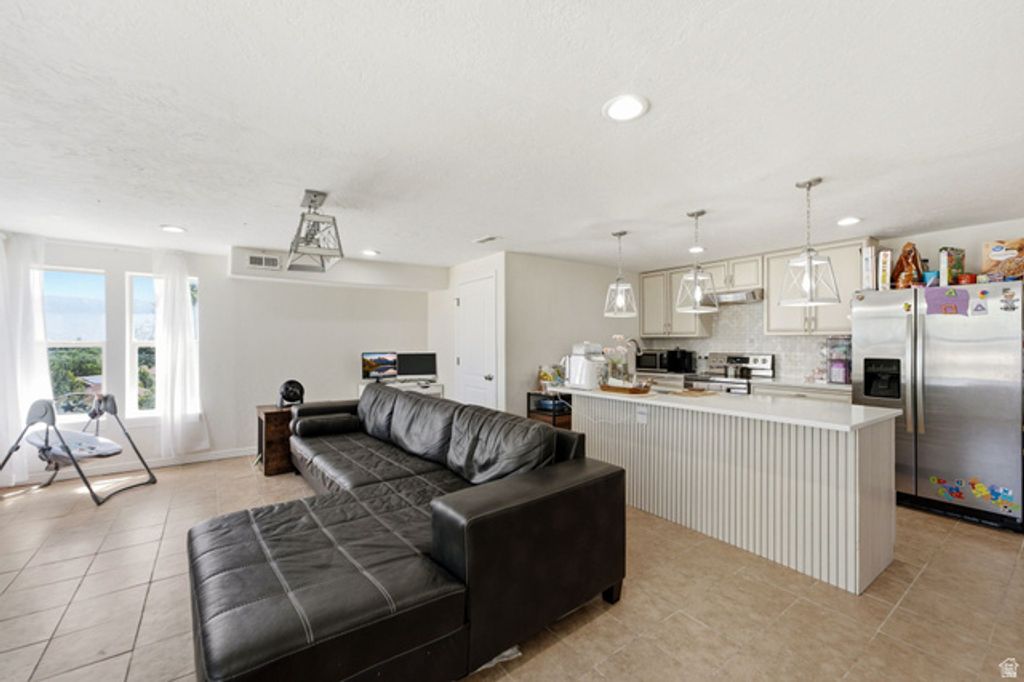 Image 38 of property listing at 4691 E DECRESCENDO DR, Eagle Mountain, UT 84005