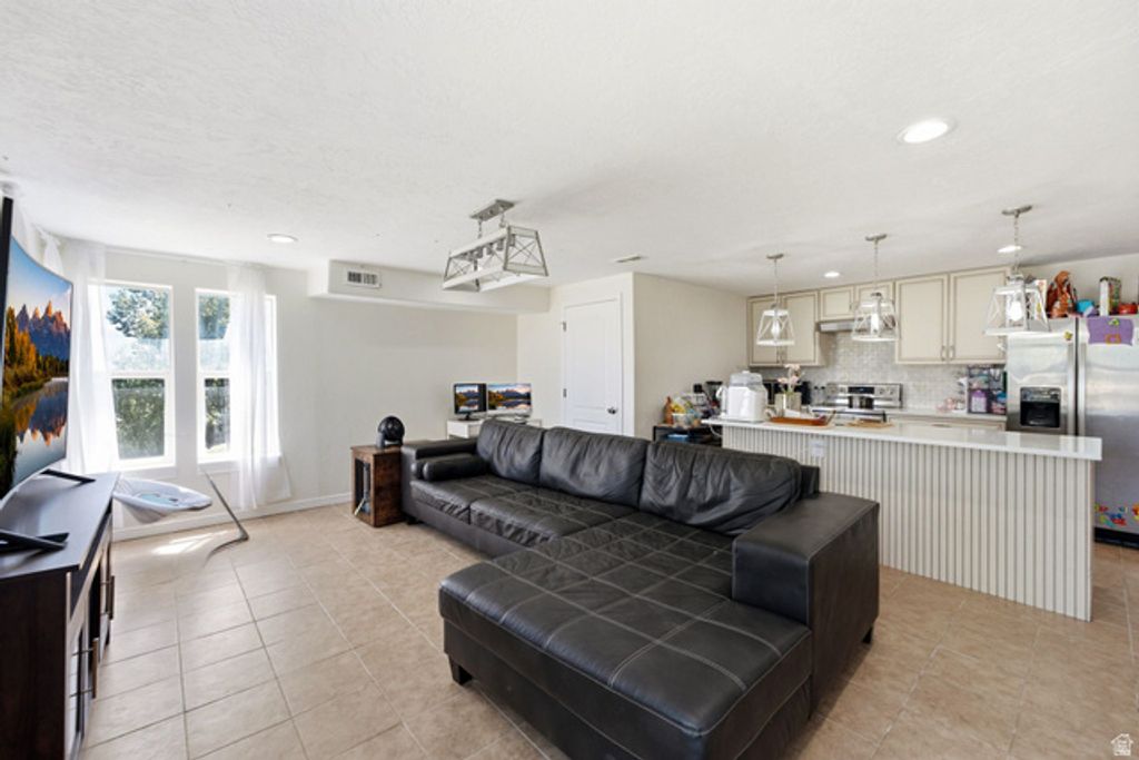 Image 40 of property listing at 4691 E DECRESCENDO DR, Eagle Mountain, UT 84005