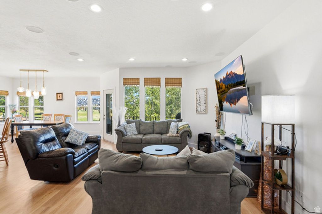 Image 5 of property listing at 4691 E DECRESCENDO DR, Eagle Mountain, UT 84005