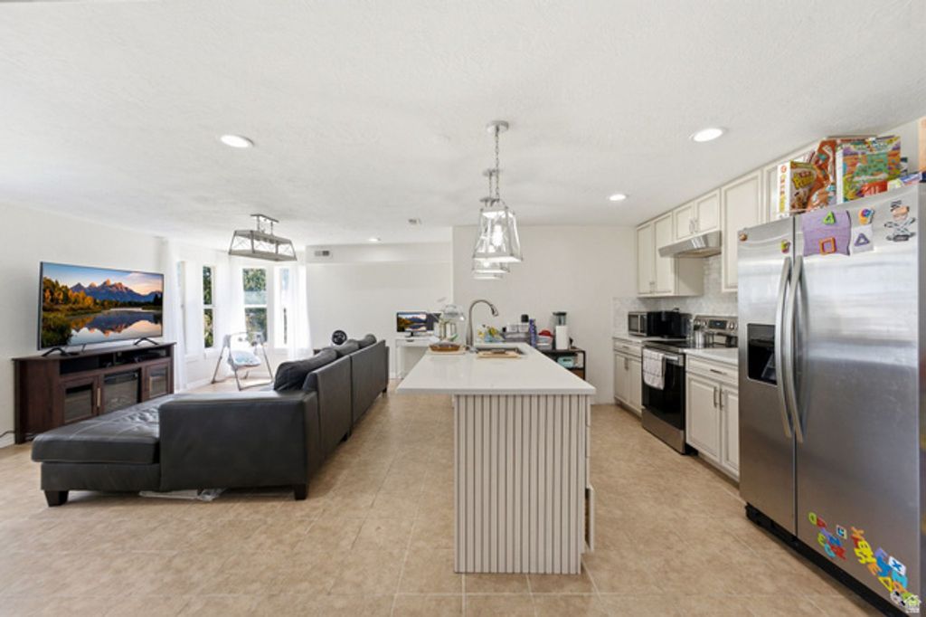 Image 43 of property listing at 4691 E DECRESCENDO DR, Eagle Mountain, UT 84005