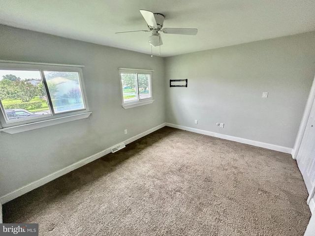 318 UNIVERSITY AVE, Pemberton, NJ 08068