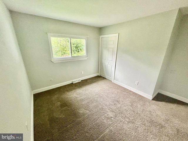 318 UNIVERSITY AVE, Pemberton, NJ 08068