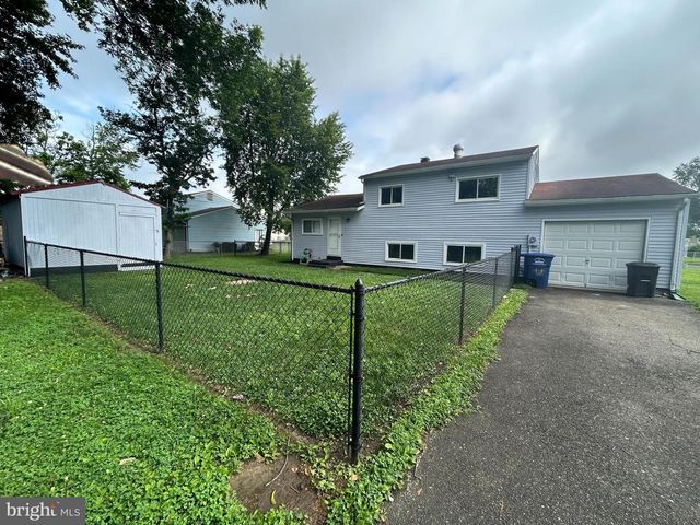 318 UNIVERSITY AVE, Pemberton, NJ 08068