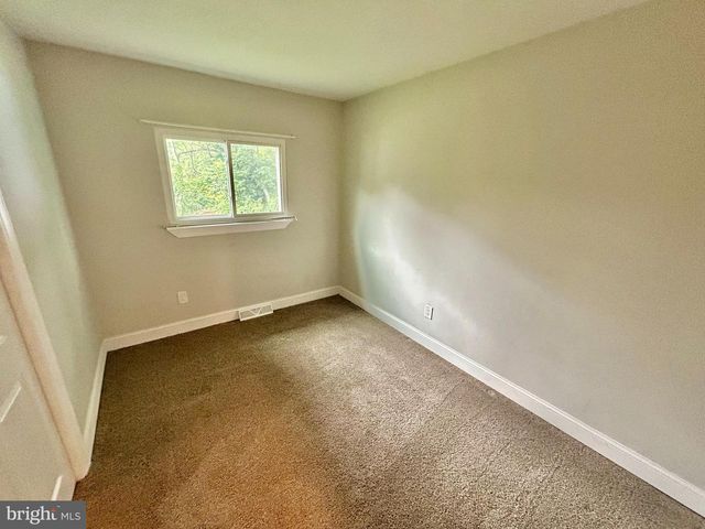 318 UNIVERSITY AVE, Pemberton, NJ 08068