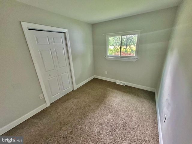 318 UNIVERSITY AVE, Pemberton, NJ 08068