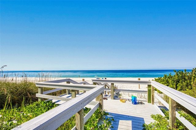 4717 Villa Mare LN 26-15, Naples, FL 34103