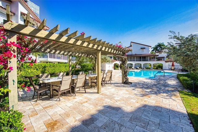4717 Villa Mare LN 26-15, Naples, FL 34103