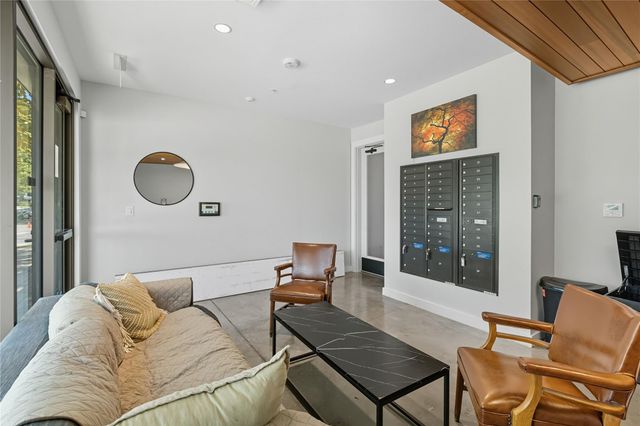 49 Navasota ST 205, Austin, TX 78702