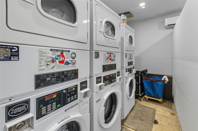 49 Navasota ST 205, Austin, TX 78702