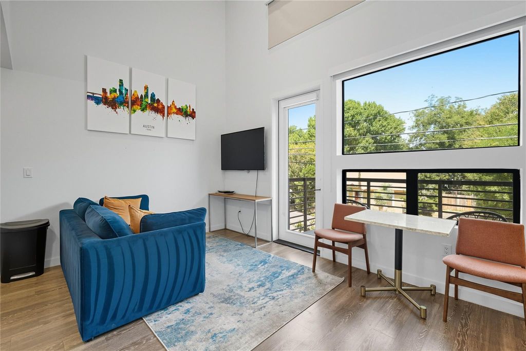 49 Navasota ST 205, Austin, TX 78702