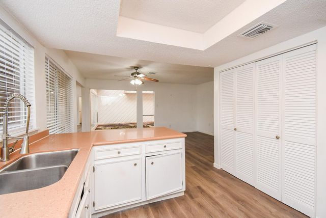 7814 Candlegreen Lane, Houston, TX 77071