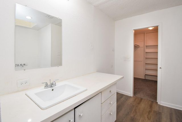 7814 Candlegreen Lane, Houston, TX 77071