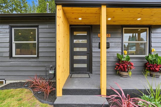 15822 26th Avenue NE, Shoreline, WA 98155