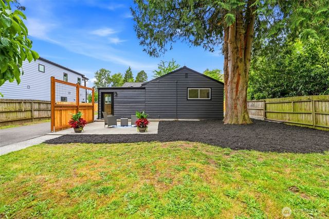 15822 26th Avenue NE, Shoreline, WA 98155