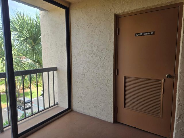 140 Lake Nancy Lane 412, West Palm Beach, FL 33411