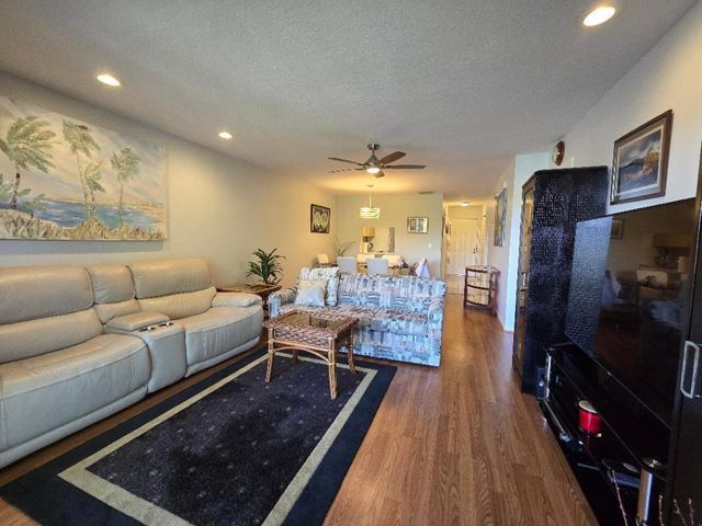 140 Lake Nancy Lane 412, West Palm Beach, FL 33411