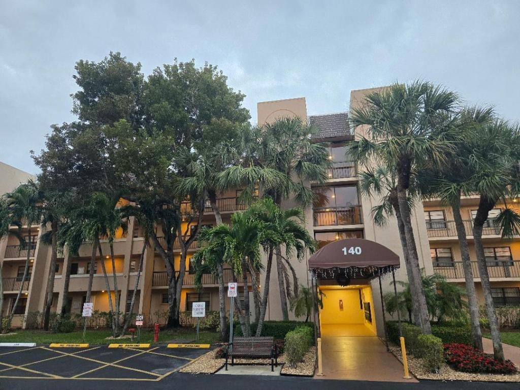 140 Lake Nancy Lane 412, West Palm Beach, FL 33411