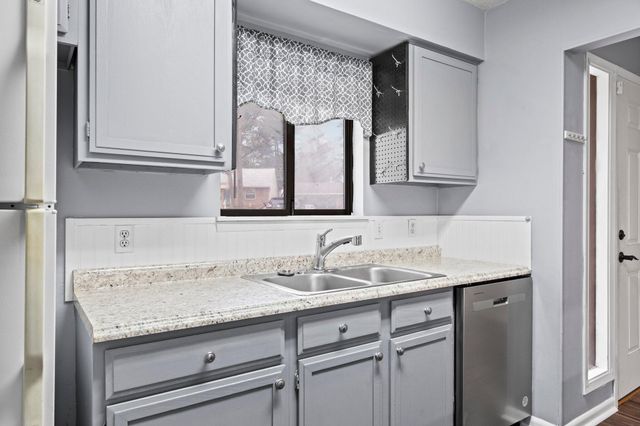 208 Bartonwood Court, Niceville, FL 32578