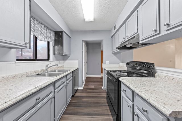 208 Bartonwood Court, Niceville, FL 32578