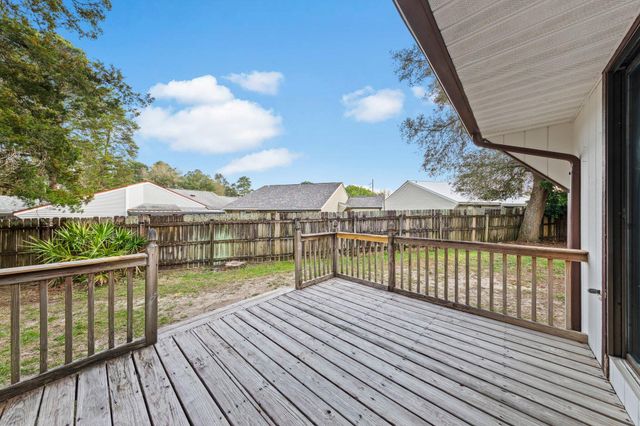 208 Bartonwood Court, Niceville, FL 32578