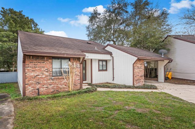 208 Bartonwood Court, Niceville, FL 32578