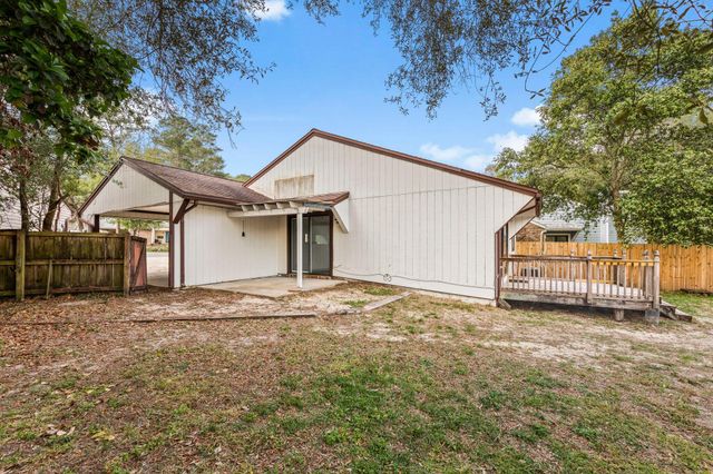 208 Bartonwood Court, Niceville, FL 32578