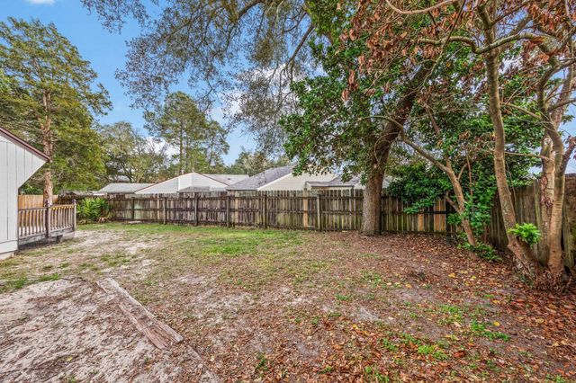 208 Bartonwood Court, Niceville, FL 32578