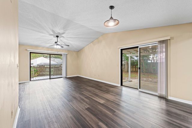 208 Bartonwood Court, Niceville, FL 32578