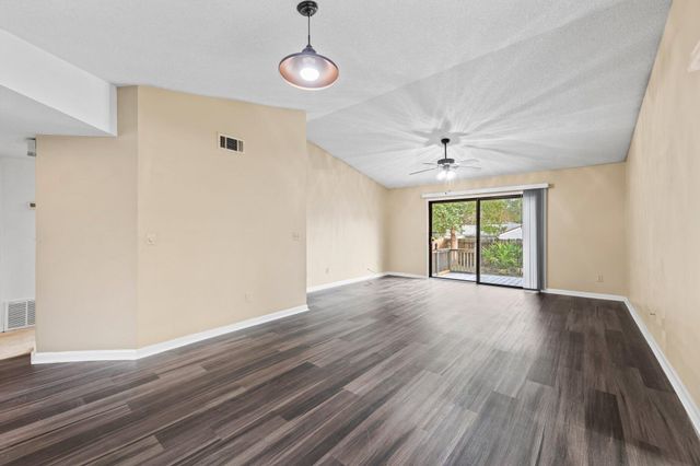 208 Bartonwood Court, Niceville, FL 32578