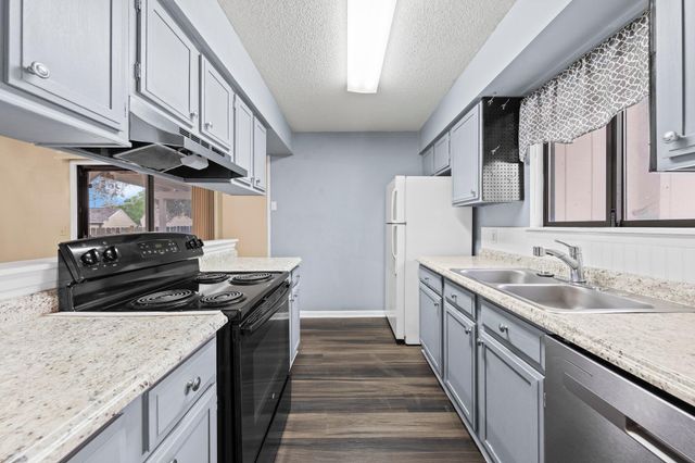 208 Bartonwood Court, Niceville, FL 32578