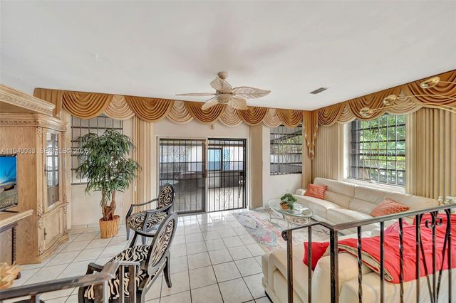 244 NW 43rd St, Miami, FL 33127