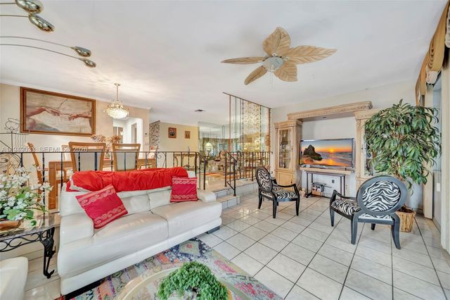 244 NW 43rd St, Miami, FL 33127