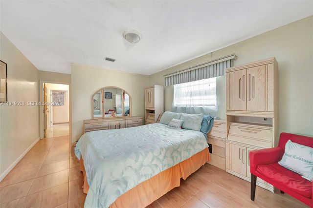 244 NW 43rd St, Miami, FL 33127