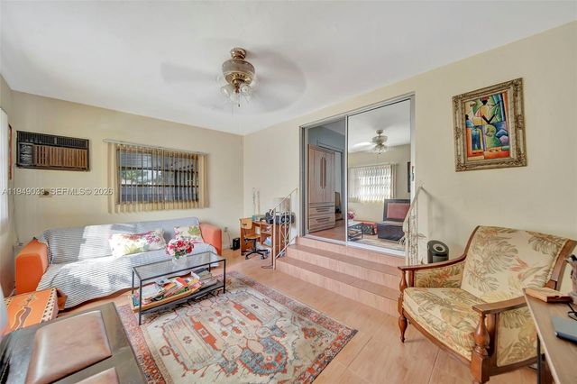 244 NW 43rd St, Miami, FL 33127