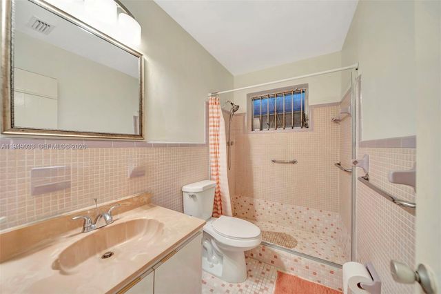 244 NW 43rd St, Miami, FL 33127