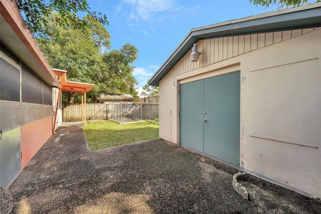 244 NW 43rd St, Miami, FL 33127