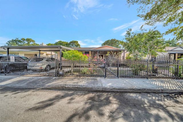 244 NW 43rd St, Miami, FL 33127