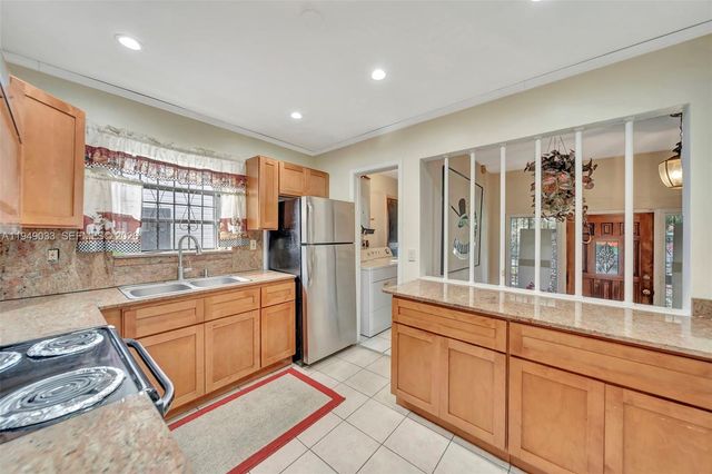 244 NW 43rd St, Miami, FL 33127