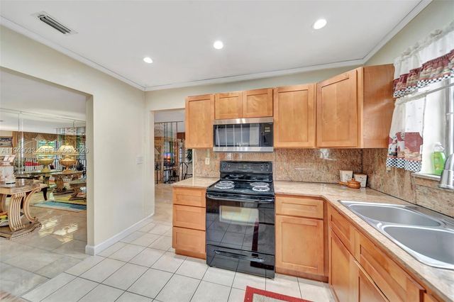 244 NW 43rd St, Miami, FL 33127