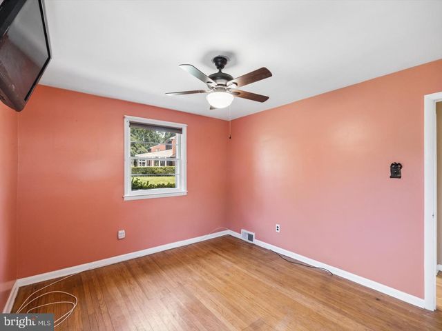 4899 JACKSON DR, Brookhaven, PA 19015