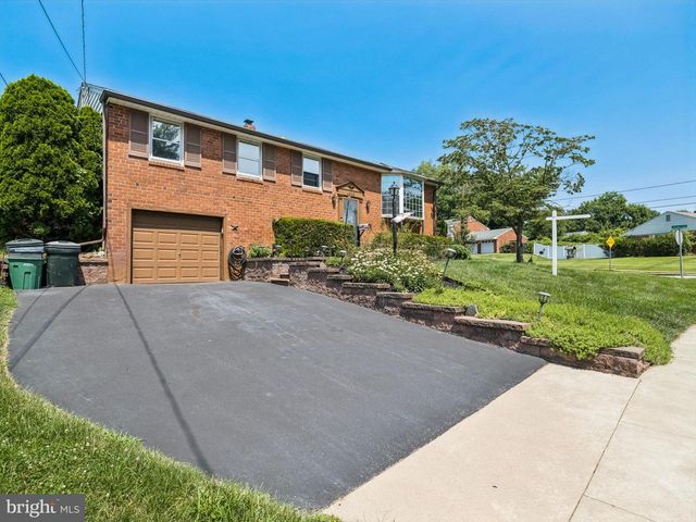 4899 JACKSON DR, Brookhaven, PA 19015