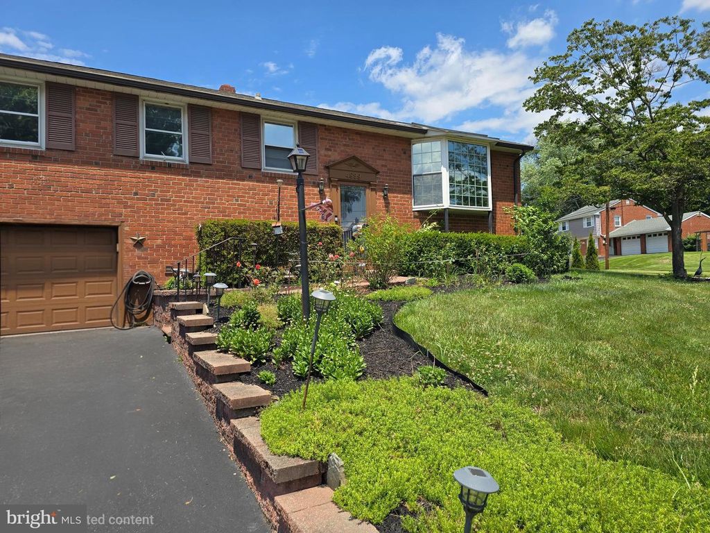 4899 JACKSON DR, Brookhaven, PA 19015