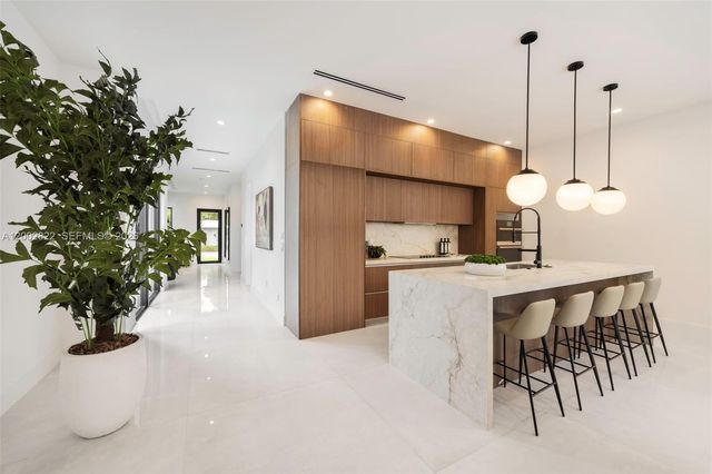 1122 NE 10th Avenue A, Fort Lauderdale, FL 33304