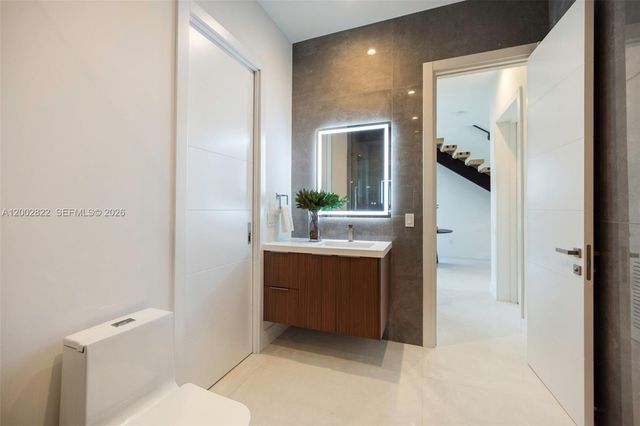 1122 NE 10th Avenue A, Fort Lauderdale, FL 33304