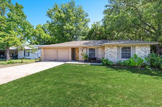 3705 Hollyridge Court, Arlington, TX 76015